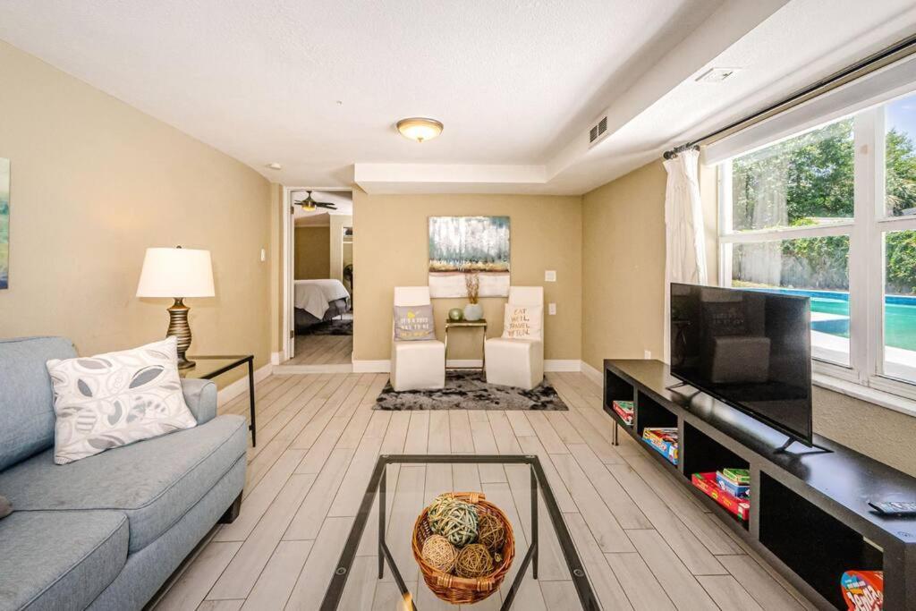 Вилла Beautiful Pool House In Old Seminole Heights! Тампа Экстерьер фото
